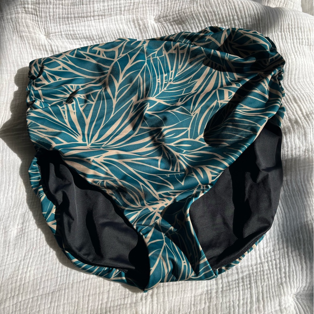 Wild Isles swim bottoms
